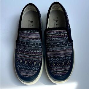 TRAQ by Alegria Womens Slip-On Loafers Sneakers 36 6-6.5‎